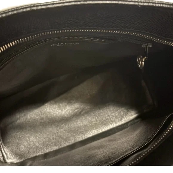 CHANEL Medallion handbag - Picture 7 of 9